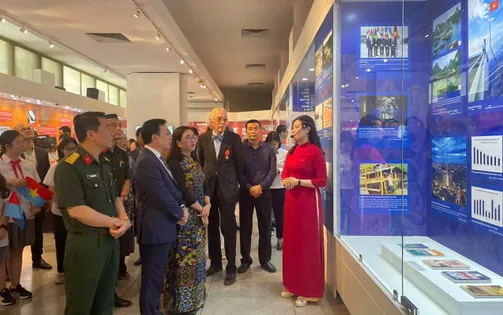 Trưng bày chuyên đề 'Đất nước trọn niềm vui' tại Bảo tàng Hồ Chí Minh