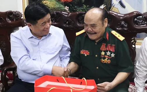 Phó Thủ tướng Nguyễn Chí Dũng dự các hoạt động tri ân tại tỉnh Hòa Bình