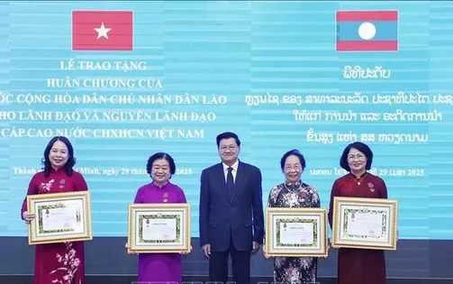 Chủ tịch nước Lương Cường và Tổng Bí thư, Chủ tịch nước Lào dự Lễ trao huân chương của Lào cho lãnh đạo cấp cao Việt Nam