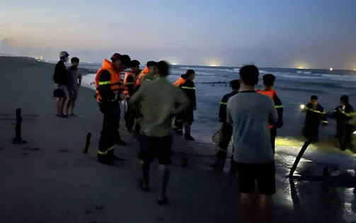 Quảng Ngãi: 2 vụ đuối nước trong chiều 1/5, 4 học sinh mất tích khi tắm biển