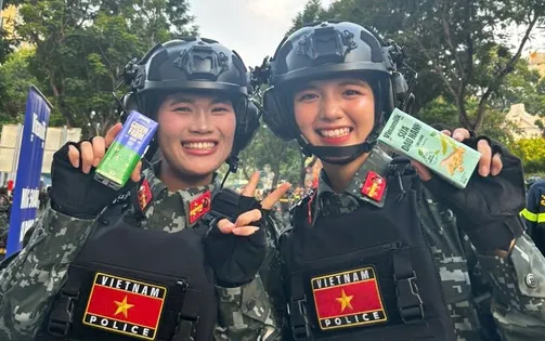 Vinamilk tiếp thêm dinh dưỡng cho người dân hòa cùng Đại lễ kỷ niệm 50 năm Thống nhất Đất nước