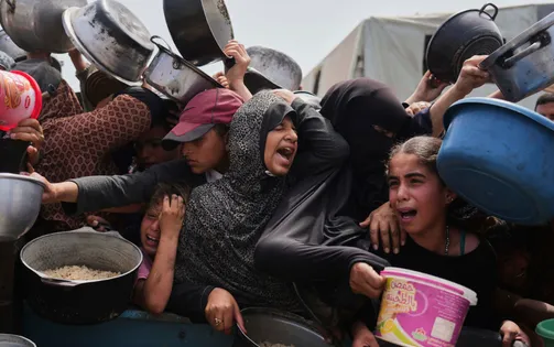 Tàu chở hàng viện trợ tới Gaza bị tấn công