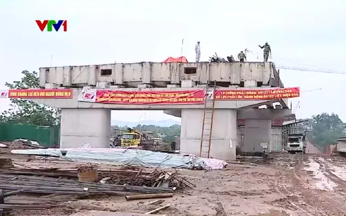 Đẩy nhanh tiến độ thi công cầu Phong Châu