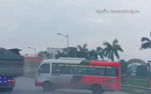 Nguy hiểm khi quay đầu xe thiếu quan sát