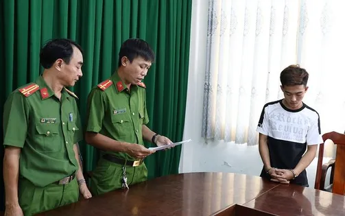Nhóm thanh thiếu niên cầm dao truy sát sau va chạm giao thông, 1 người tử vong