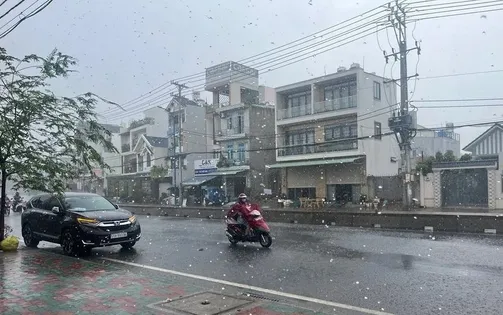 Thời tiết đêm 4/5: Cẩn trọng với mưa dông kèm thời tiết cực đoan