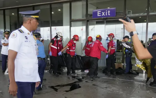 Tai nạn nghiêm trọng ở Sân bay quốc tế Manila: Ô tô lao vào giữa nhà ga khiến trẻ 4 tuổi thiệt mạng