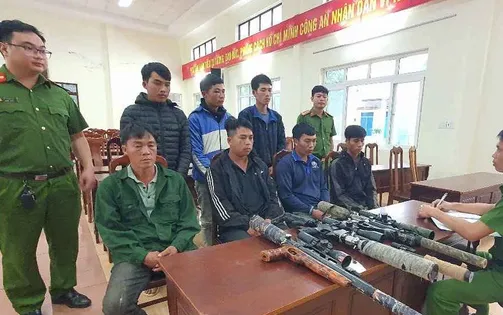 Bắt giữ 7 đối tượng mang theo 4 khẩu súng vào rừng săn bắn