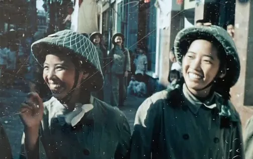 Phim tài liệu 'Những mái tóc dài trong lửa đạn' (22h30, VTV1)