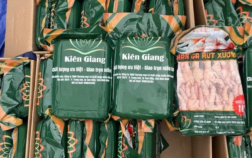 Thu giữ 5,3 tấn chân gà đông lạnh không nguồn gốc tại Tuyên Quang