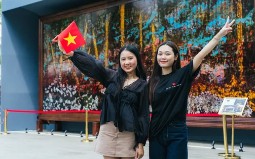 Du khách quốc tế ấn tượng với Triển lãm "Từ chiến thắng Bạch Đằng đến đại thắng 30/4/1975"