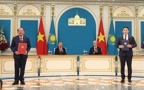 Tổng Bí thư Tô Lâm chứng kiến lễ trao các văn kiện hợp tác Việt Nam - Kazakhstan