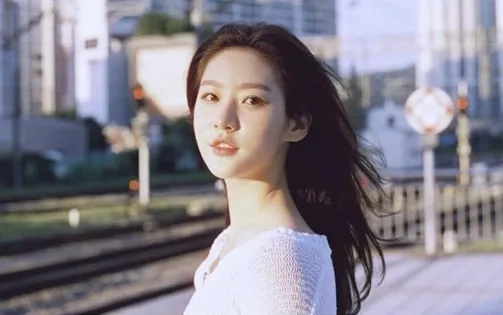 Gia đình Kim Sae Ron mở họp báo khẩn, tuyên bố vạch trần Kim Soo Hyun