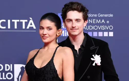 Những hình ảnh công khai chấn động của cặp đôi "hot" nhất Hollywood