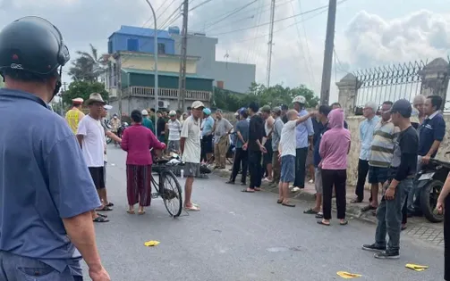Hai vợ chồng tử vong sau va chạm với xe của 2 học sinh
