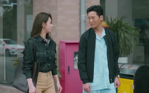Cha tôi, người ở lại - Tập 36: Vừa qua đêm với ông Chính, Tuệ Minh vội vã đi gặp người yêu cũ