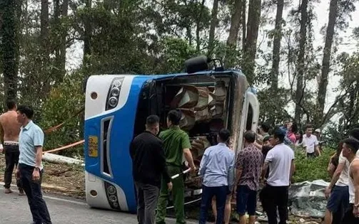 Khởi tố tài xế trong vụ lật xe khách ở Tam Đảo khiến 4 người tử vong