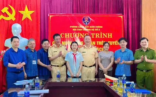 CSGT Nghệ An góp lương, nhận đỡ đầu học sinh có hoàn cảnh khó khăn