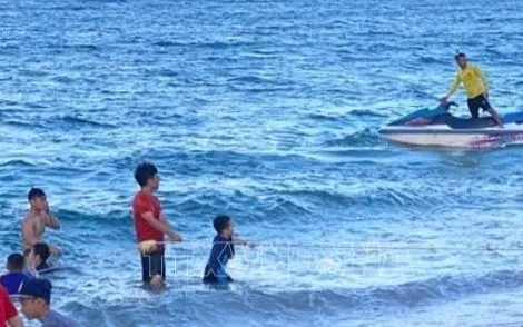 Mô tô nước hoạt động trái phép tại khu vực biển Phú Yên