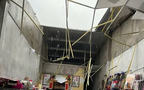 Tuyên Quang: Hơn 40 nhà dân bị sập, tốc mái do dông lốc mạnh