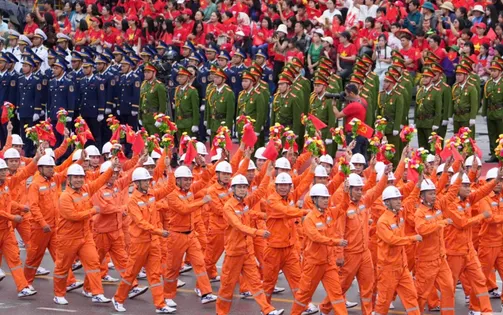 Duyệt đội ngũ, diễu hành quần chúng chào mừng kỷ niệm 70 năm Ngày giải phóng Hải Phòng
