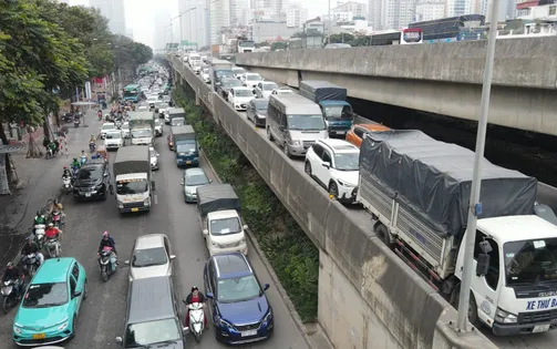 Điều chỉnh tốc độ, hướng di chuyển trên Đại lộ Thăng Long để thi công nút giao Vành đai 3,5