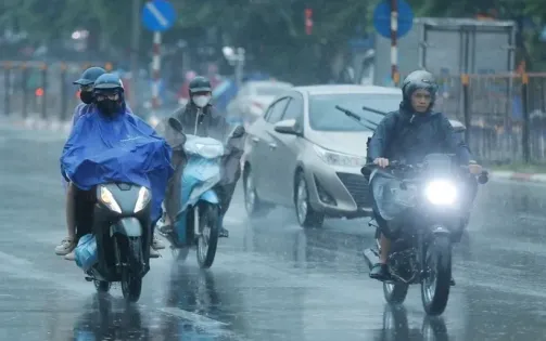Bắc Bộ và Trung Bộ nắng ráo, Nam Bộ mưa dông mạnh
