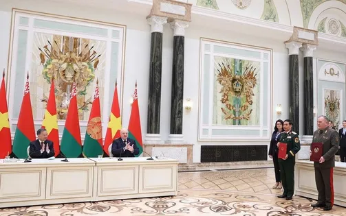 Tổng Bí thư Tô Lâm và Tổng thống Aleksandr Lukashenko chứng kiến lễ ký các văn kiện hợp tác giữa Việt Nam - Belarus