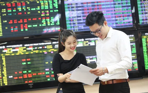 VN-Index vượt 1.290 điểm