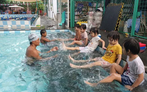 TP Hồ Chí Minh dạy bơi miễn phí cho người dân