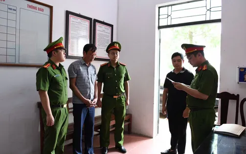 Bắt khẩn cấp Chủ tịch UBND xã Thạch Khoán (Phú Thọ)