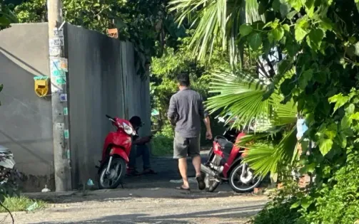 Phong toả hiện trường điều tra vụ nghi sát hại người khác rồi vào nhà trọ khoá trái cửa tự tử