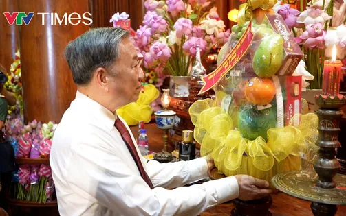 Tổng Bí thư Tô Lâm dâng hương tưởng niệm Chủ tịch Hồ Chí Minh tại Khu Di tích Kim Liên.