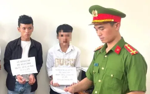 Bắt giữ 2 đối tượng cầm mã tấu chém người lúc đêm khuya