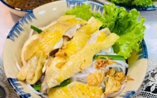 Hủ tiếu gà trộn khô – Món ngon “Gây nghiện” ngay tại nhà