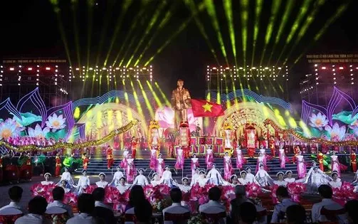 Khai mạc Lễ hội Làng Sen 2025: “Tượng đài trong muôn triệu trái tim”