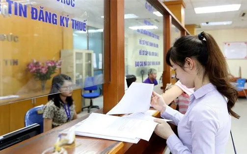 Lo doanh nghiệp được miễn thuế hết 3 năm rồi "xóa đi" làm lại