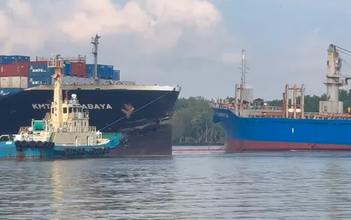 Tách rời 2 tàu đâm nhau trên sông Lòng Tàu để tiếp tục xử lý tràn dầu
