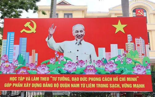Thủ đô Hà Nội rạng rỡ cờ hoa kỷ niệm 135 năm ngày sinh Chủ tịch Hồ Chí Minh