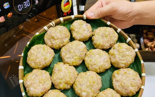 Mang cả Hà Nội về gian bếp với công thức chả cốm chuẩn vị