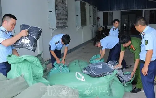 Phát hiện hơn 1.000 sản phẩm may mặc giả mạo các nhãn hàng lớn