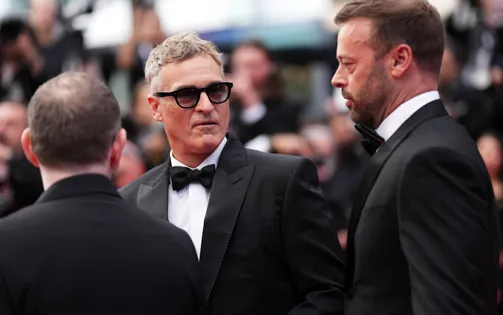 Joaquin Phoenix bật khóc tại LHP Cannes