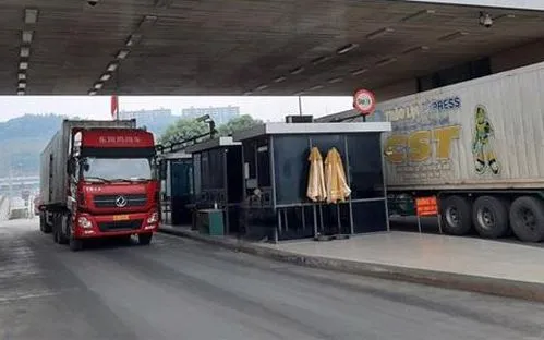 Phân luồng qua cửa khẩu Kim Thành (Lào Cai) mùa vải 2025