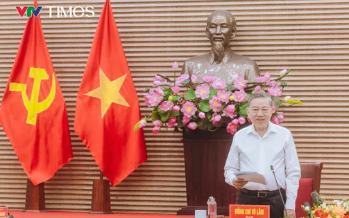 Bác vẫn cùng chúng cháu hành quân