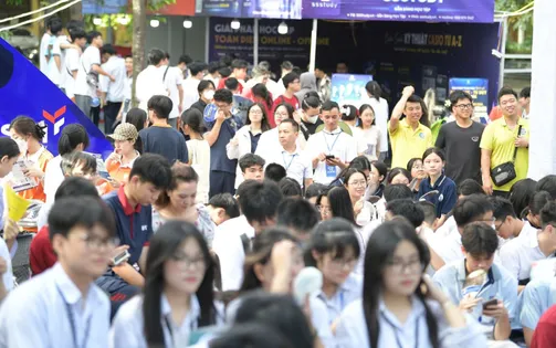Hàng nghìn học sinh và phụ huynh dự Ngày hội khối ngành Khoa học và Công nghệ 2025