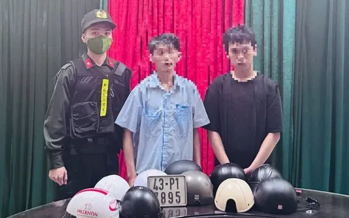 Bắt nam thanh niên chuyên trộm mũ bảo hiểm của các cặp đôi