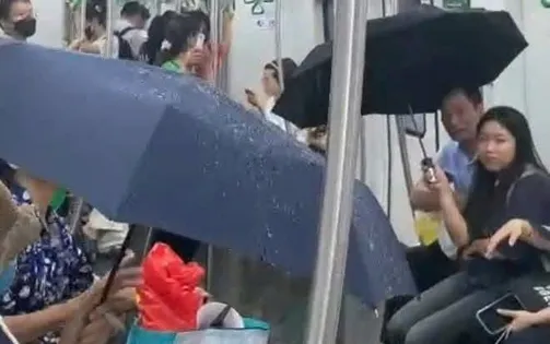 Chảy nước trên tàu điện Cát Linh - Hà Đông, Metro Hà Nội nói gì?
