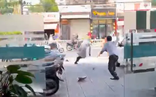 Video: Các nhân viên ngân hàng chống trả tên cướp tại Vũng Tàu