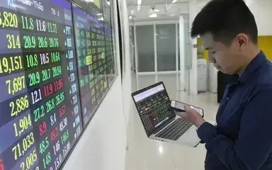 VN-Index vượt ngưỡng 1.320 điểm