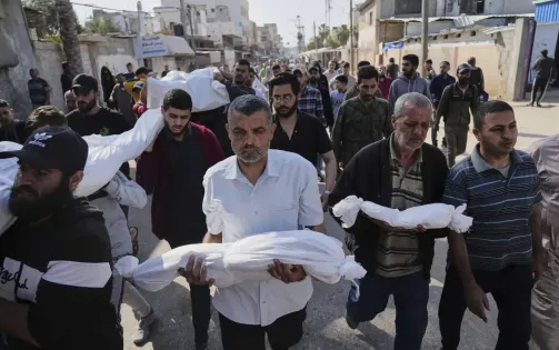 Viện trợ chưa được phân phát, Israel tiếp tục không kích Gaza khiến ít nhất 82 người thiệt mạng